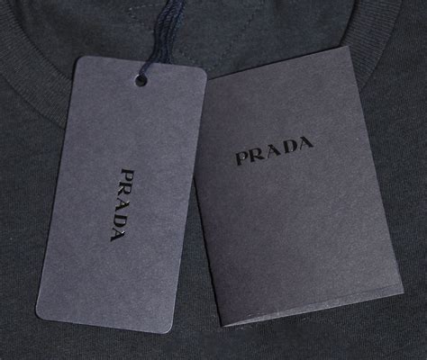etiqueta prada